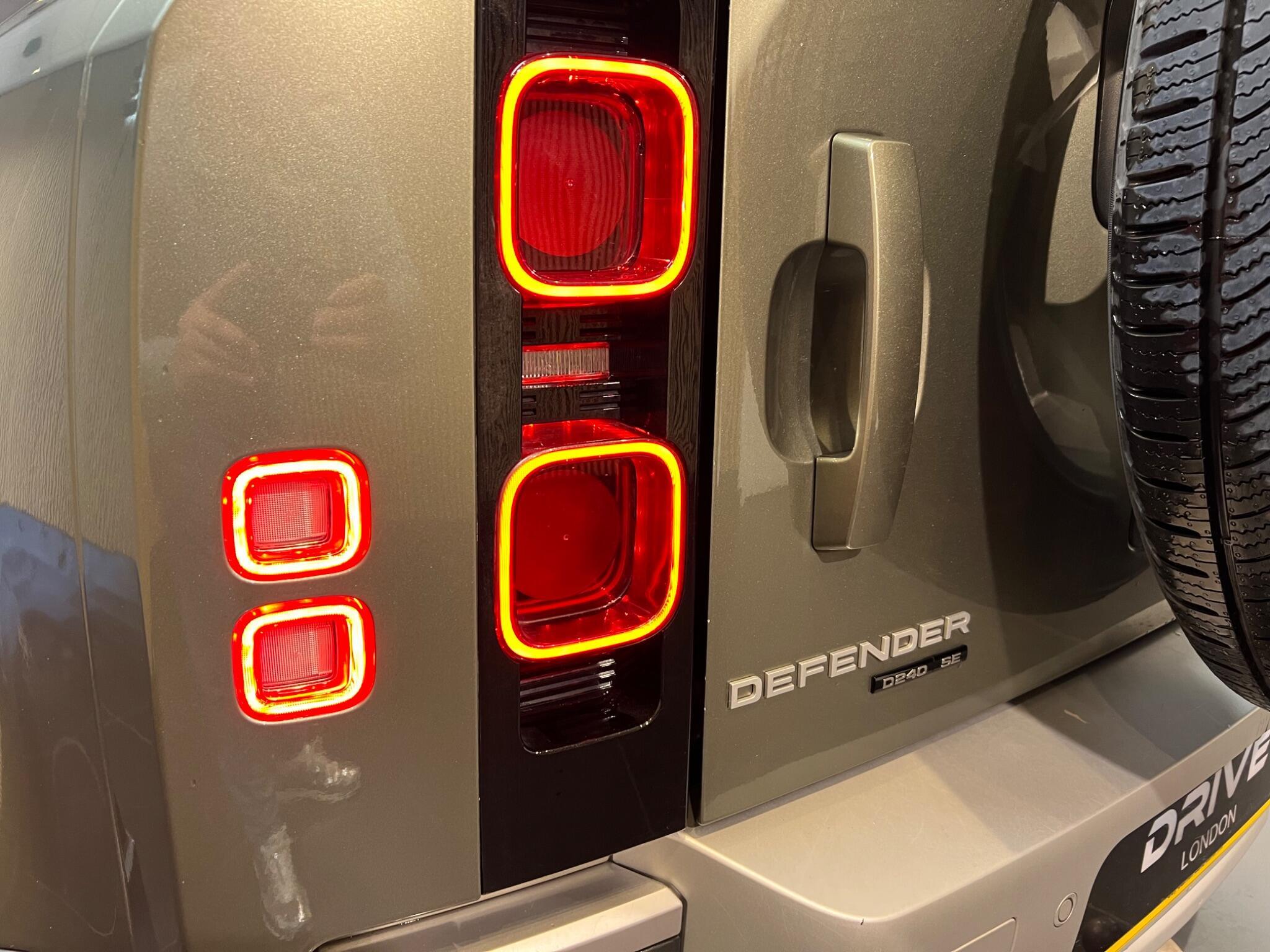 Land Rover Defender 110